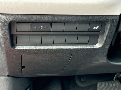 New 2025 Mitsubishi Outlander SE image 10