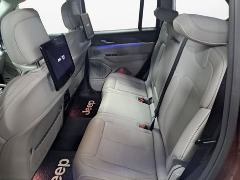 Used 2023 Jeep Grand Cherokee Overland w/ Rear Seat Video Group I AWD/4WD image 13