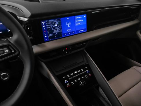 Used 2025 Porsche Macan Electric image 27