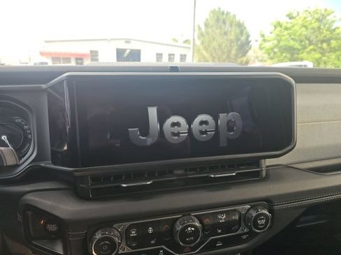Used 2024 Jeep Wrangler Unlimited Sahara AWD/4WD image 10