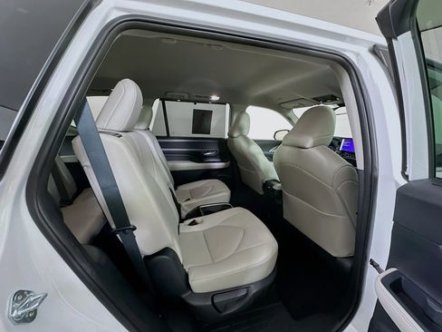 Used 2025 Toyota Grand Highlander FWD image 31