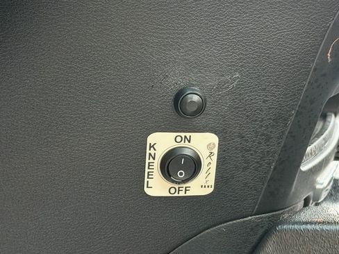 Used 2017 Chrysler Pacifica Limited w/ Advanced Safetytec Group image 29