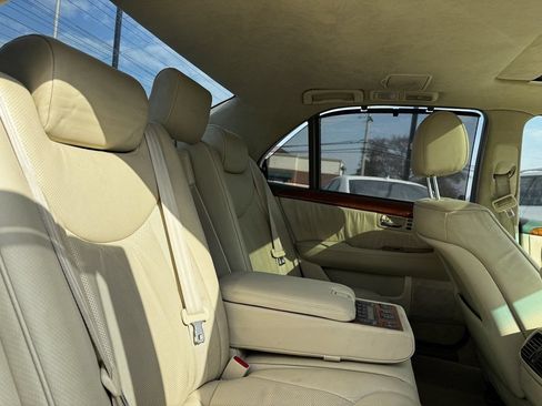 Used 2005 Lexus LS 430 w/ Ultra Luxury Pkg RWD image 20