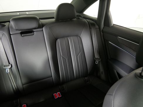 Used 2023 Audi A6 Premium image 14