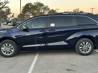 New 2026 Toyota Sienna LE