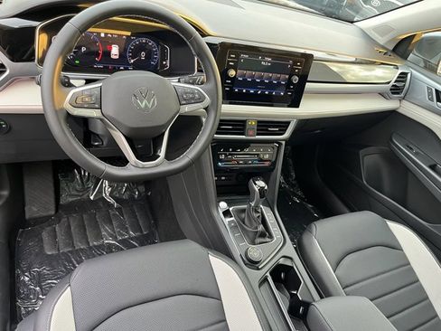 New 2025 Volkswagen Taos SEL image 16