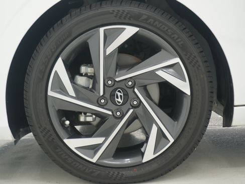 Used 2024 Hyundai Elantra SEL w/ Convenience Package FWD image 29