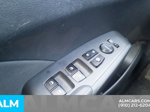 Used 2021 Hyundai Accent SE image 19