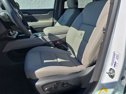 Used 2025 GMC Acadia Elevation w/ Elevation Premium Package image 20