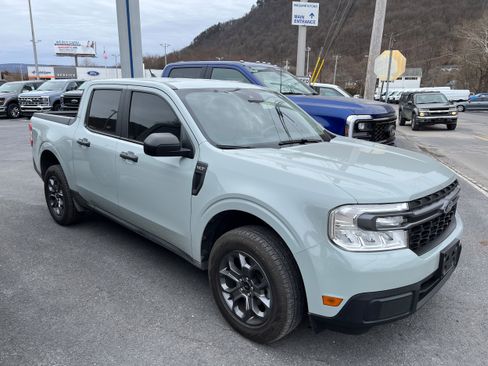 Certified 2022 Ford Maverick XLT image 3