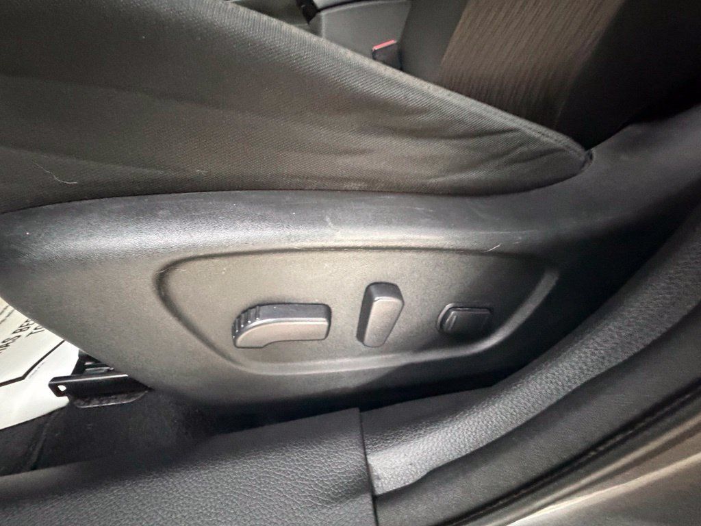 Used 2017 Nissan Rogue SV AWD/4WD image 40