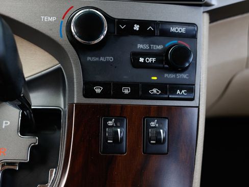 Used 2015 Toyota Venza XLE image 37