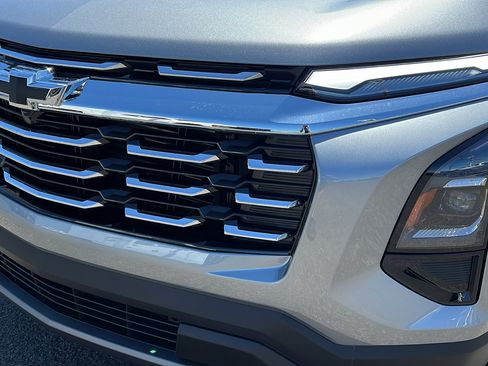 New 2026 Chevrolet Equinox LT w/ Convenience Package II AWD/4WD image 9