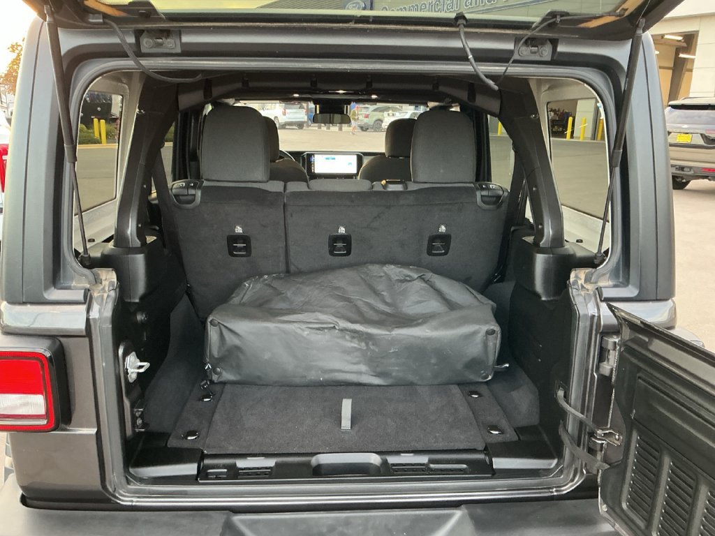 Used 2025 Jeep Wrangler Unlimited Sport AWD/4WD image 29