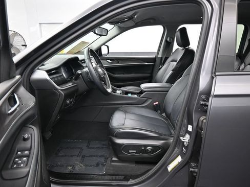 Used 2022 Jeep Grand Cherokee L Limited RWD image 11