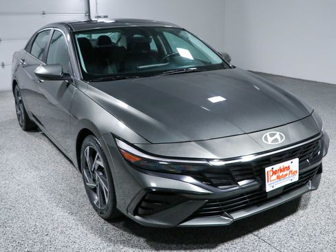 Used 2024 Hyundai Elantra SEL w/ Convenience Package FWD image 5