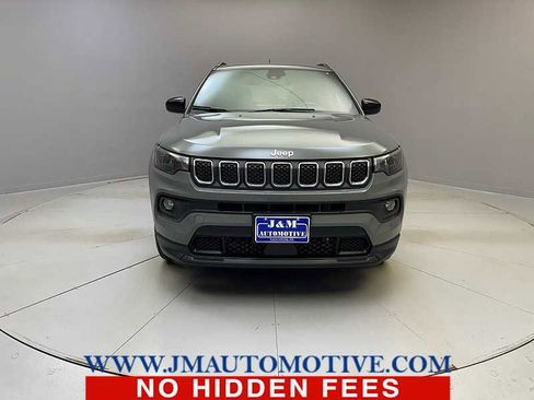 Used 2024 Jeep Compass Latitude image 8