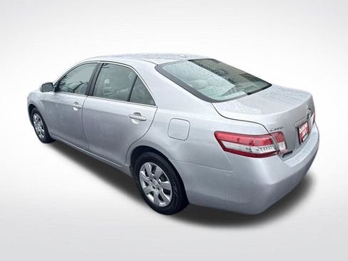 Used 2010 Toyota Camry LE FWD image 5