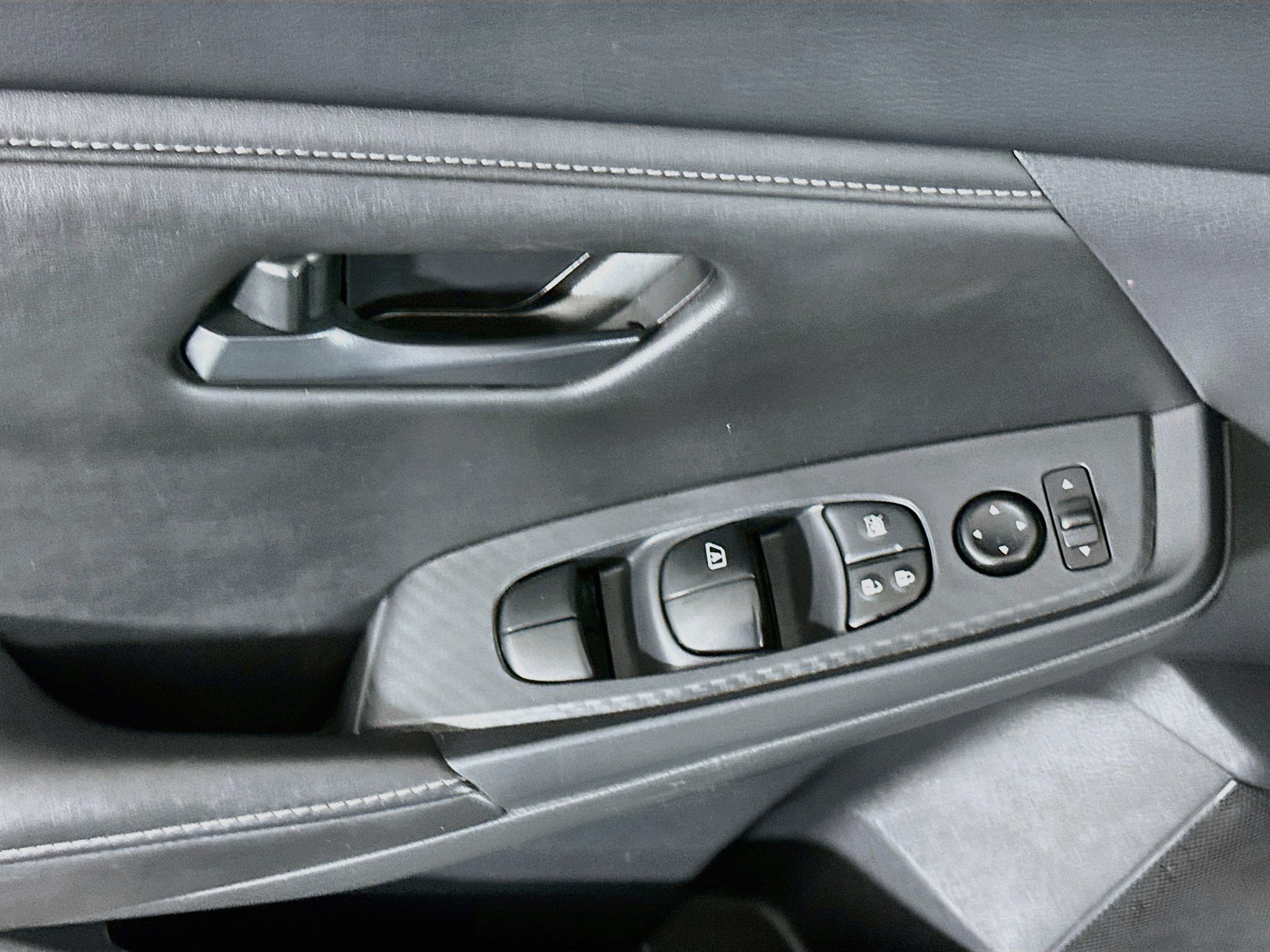 Used 2025 Nissan Sentra S FWD image 15