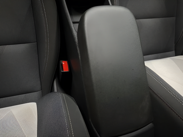 Used 2025 Chevrolet Trax RS w/ Sunroof Package FWD image 16