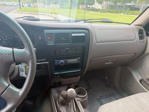 Used 2002 Toyota Tacoma 2WD Regular Cab image 10