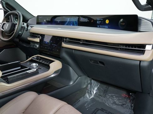 New 2026 Lincoln Navigator Black Label AWD/4WD image 15