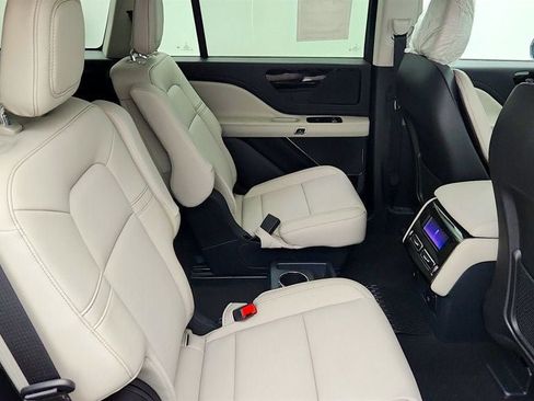 Used 2025 Lincoln Aviator 2WD w/ Jet Appearance Package image 19