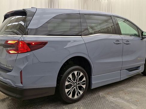 Used 2026 Honda Odyssey Elite image 3