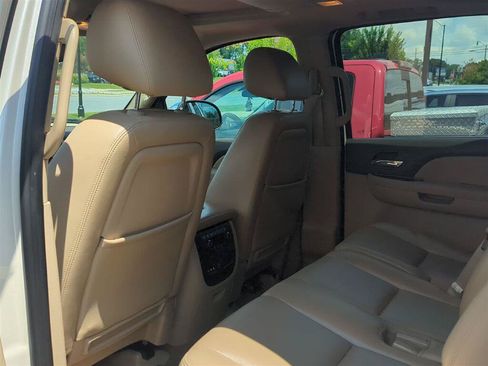 Used 2010 Chevrolet Suburban LTZ AWD/4WD image 6