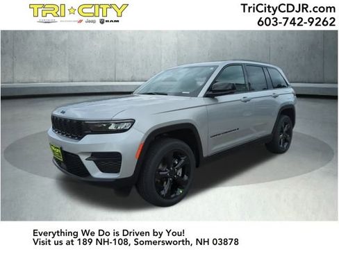 New 2025 Jeep Grand Cherokee Altitude image 1