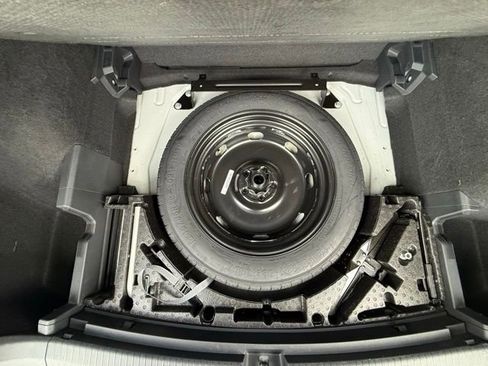Used 2022 Volkswagen Tiguan SE AWD/4WD image 28