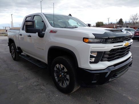 Used 2024 Chevrolet Silverado 2500 Custom w/ Custom Convenience Package AWD/4WD image 4