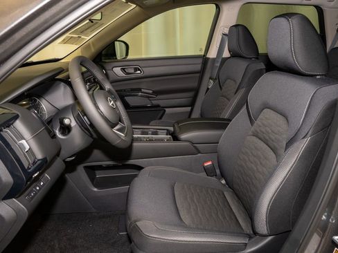 New 2025 Nissan Pathfinder SV w/ Black Appearance Package image 13