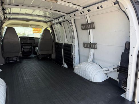 Used 2007 Chevrolet Express 3500 RWD image 32