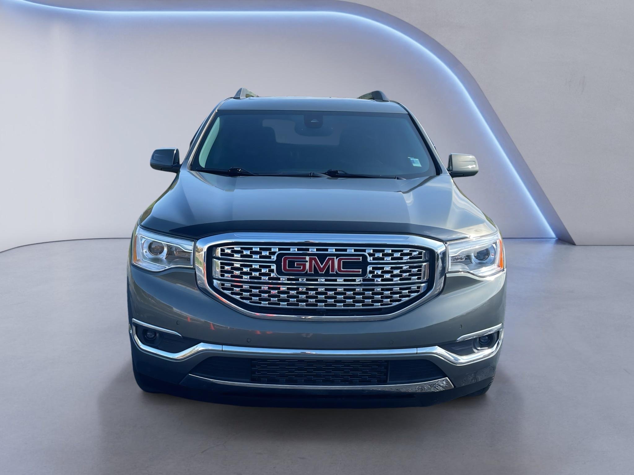 Used 2018 GMC Acadia Denali w/ Technology Package AWD/4WD image 1