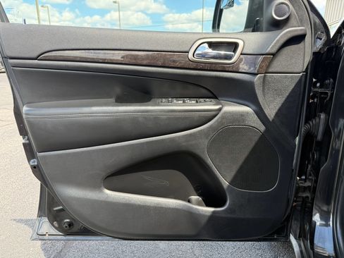Used 2013 Jeep Grand Cherokee Laredo AWD/4WD image 28