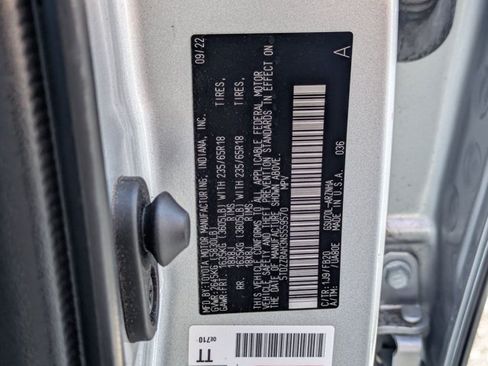 Used 2022 Toyota Highlander LE FWD image 26