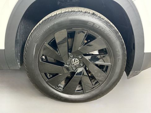 Used 2025 Volkswagen Atlas SE AWD/4WD image 10