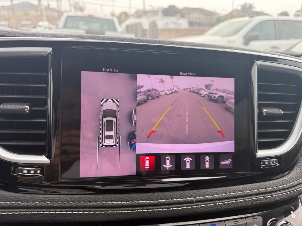 Used 2022 Chrysler Pacifica Limited FWD image 3
