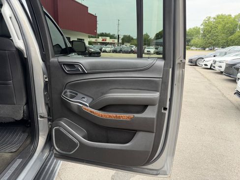Used 2017 Chevrolet Suburban Premier AWD/4WD image 29