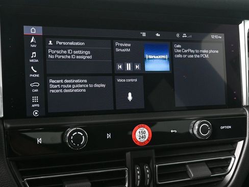 Certified 2025 Porsche Macan image 12