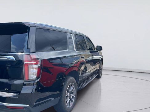 Used 2023 Chevrolet Suburban LT w/ Luxury Package RWD image 2