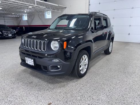 Used 2015 Jeep Renegade Latitude w/ Cold Weather Group II AWD/4WD image 7