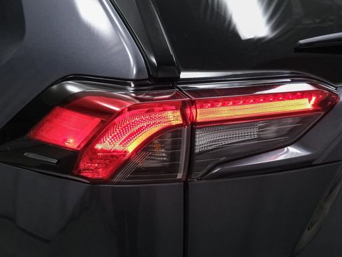 Used 2023 Toyota RAV4 SE image 8