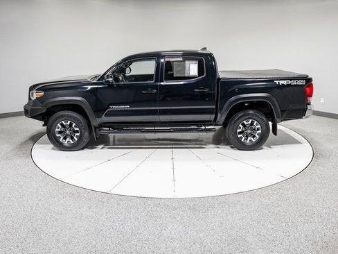 Used 2017 Toyota Tacoma TRD Off-Road w/ Tow Package (A/T) image 32