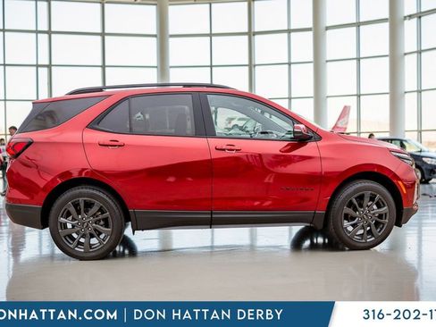 Used 2023 Chevrolet Equinox RS w/ RS Leather Package image 32