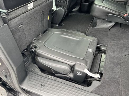 Used 2023 Chrysler Pacifica Touring-L w/ S Appearance Package FWD image 49