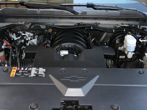 Used 2018 Chevrolet Silverado 1500 LTZ Z71 w/ LTZ Plus Package AWD/4WD image 11