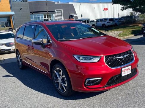 New 2026 Chrysler Pacifica Pinnacle image 2