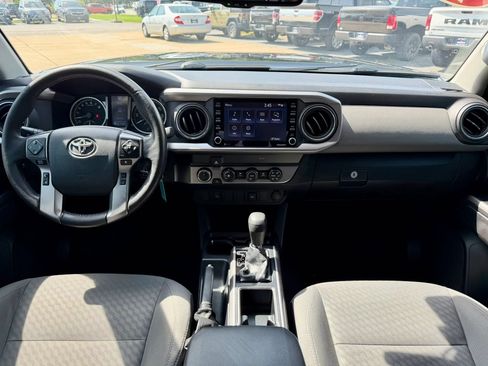 Used 2020 Toyota Tacoma SR5 AWD/4WD image 12